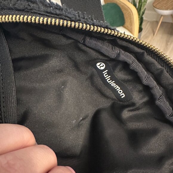 Lululemon - Everywhere Belt Bag 1L Fleece - Picture 3 of 3